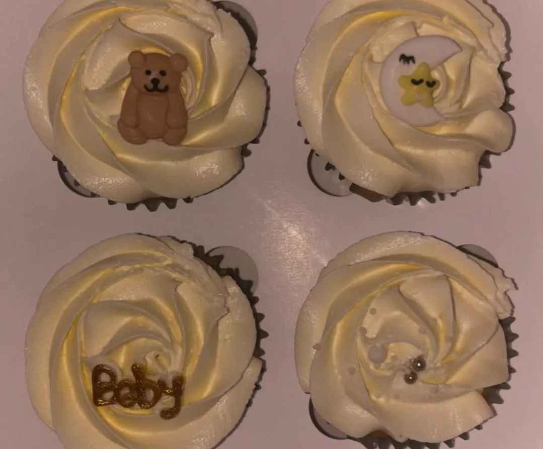 Babyshower-cupcakes met beer en maantje